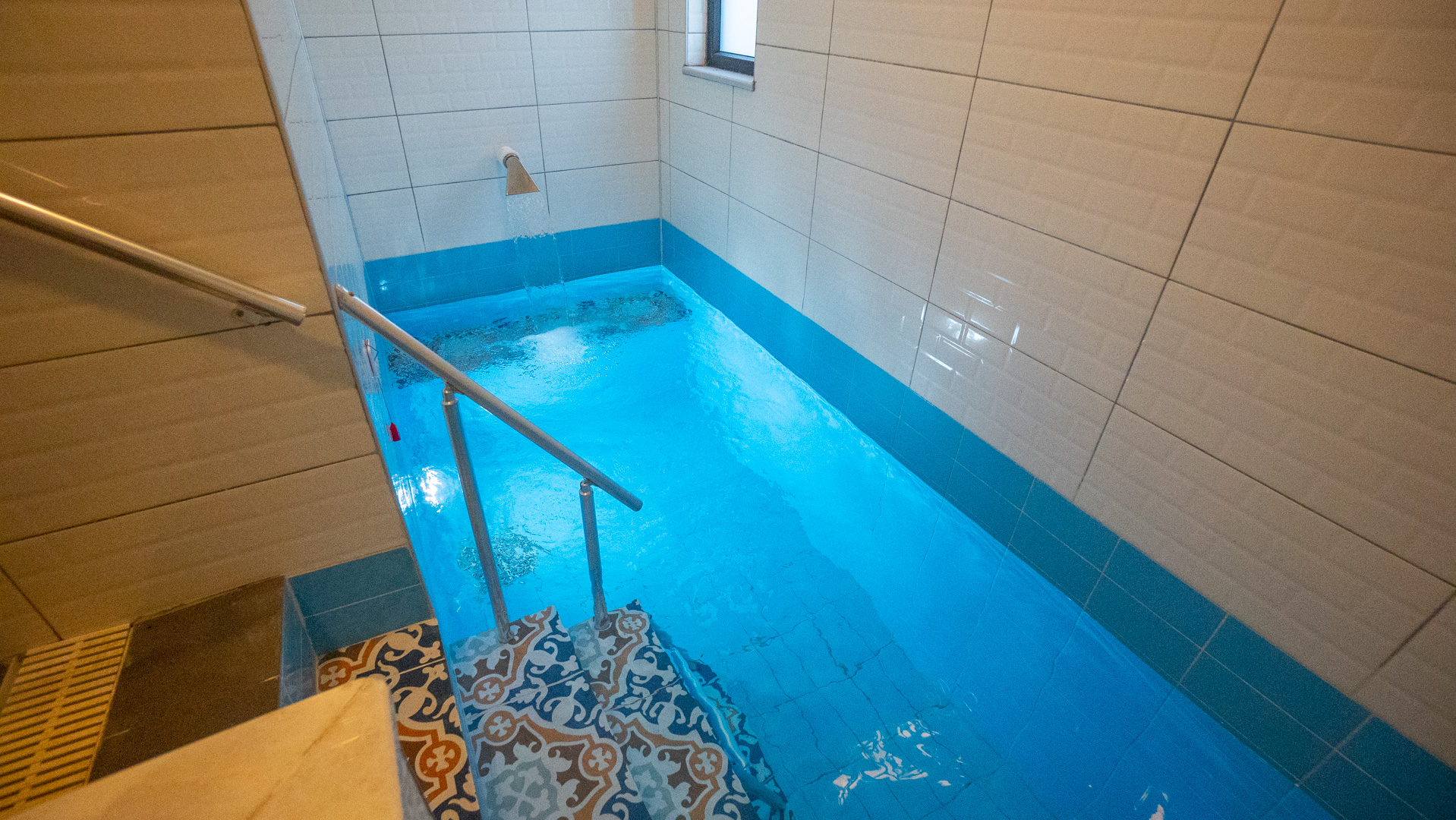 Jakuzili Aile Banyoları (Saati 640 tl)  