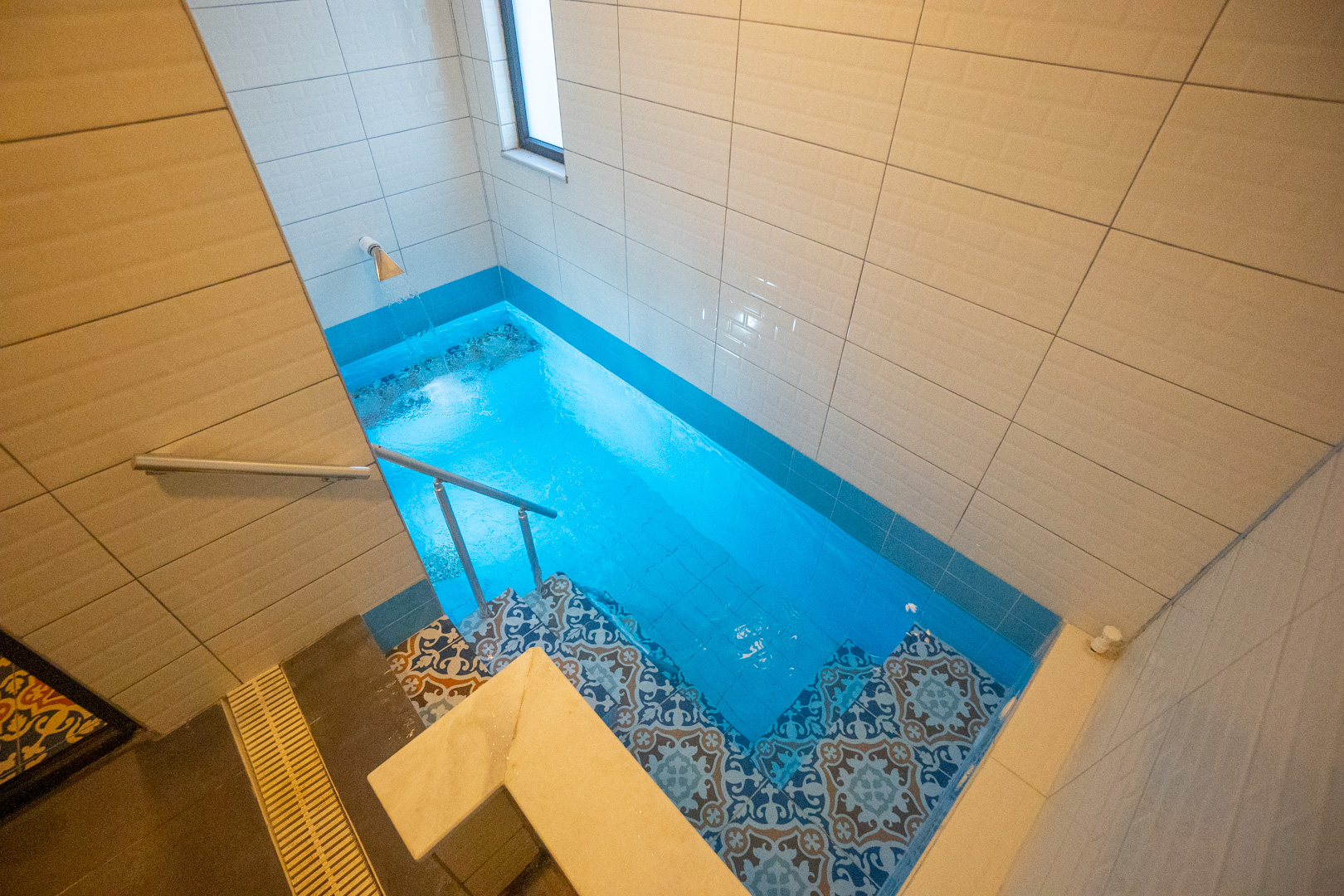 Jakuzili Aile Banyoları (Saati 640 tl)  