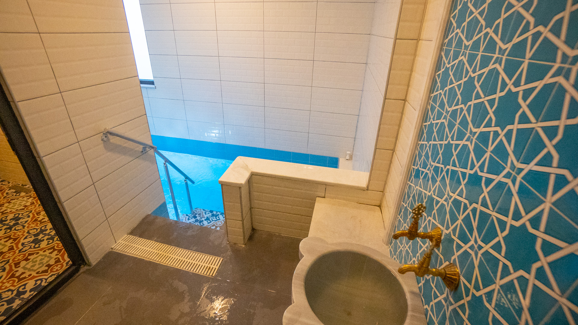 Jakuzili Aile Banyoları (Saati 640 tl)  