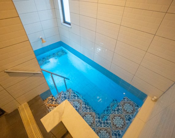 Jakuzili Aile Banyoları (Saati 640 tl)  