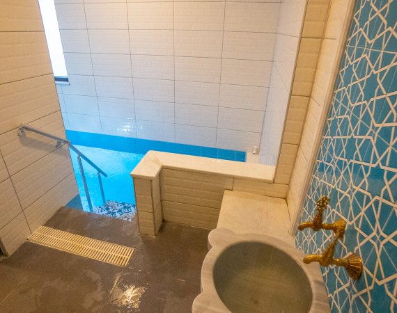 Jakuzili Aile Banyoları (Saati 640 tl)  