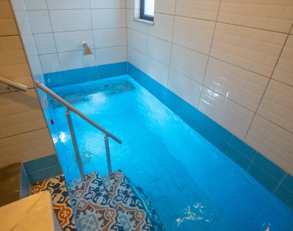 Jakuzili Aile Banyoları (Saati 640 tl)  